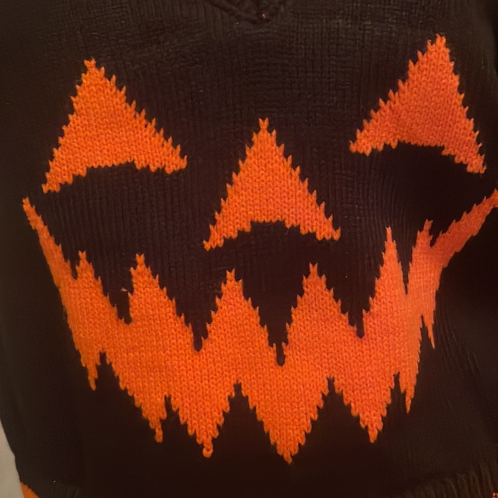 Women’s V-neck jack-o’-lantern vest - Picture 3 of 8
